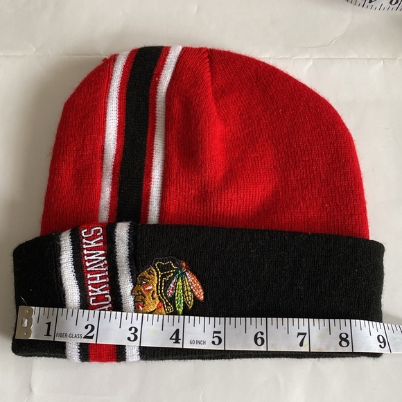 NEW Chicago Blackhawks Authentic NHL Ice Hockey Beanie Knit Hat One Size Red - Picture 4 of 7